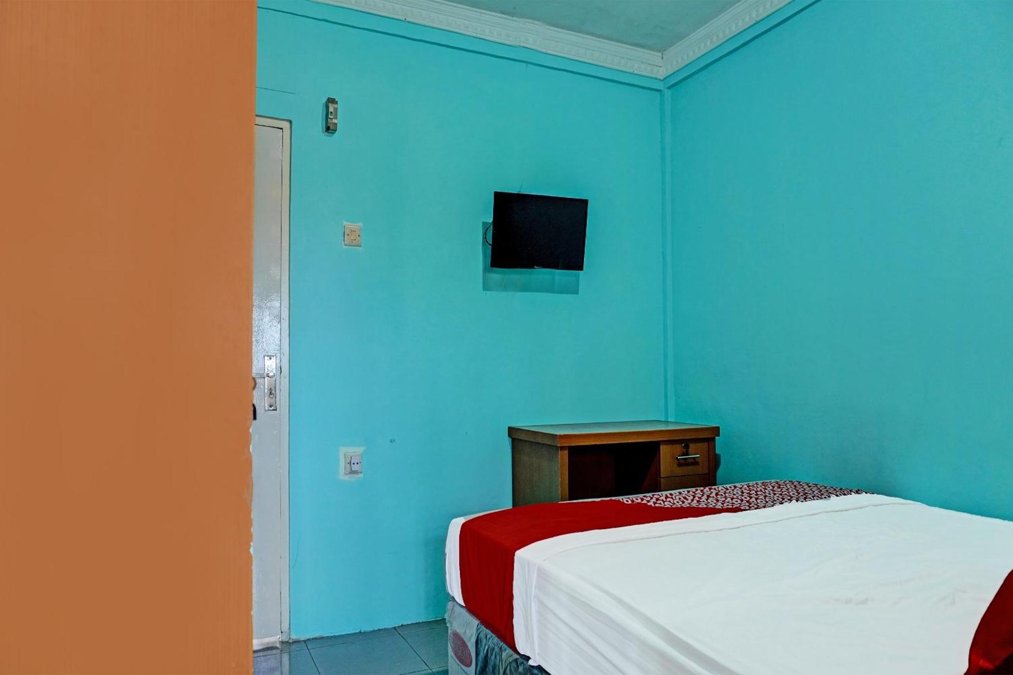 Oyo 91731 Home Stay Elis Cateliya Syariah Karawang Exterior photo