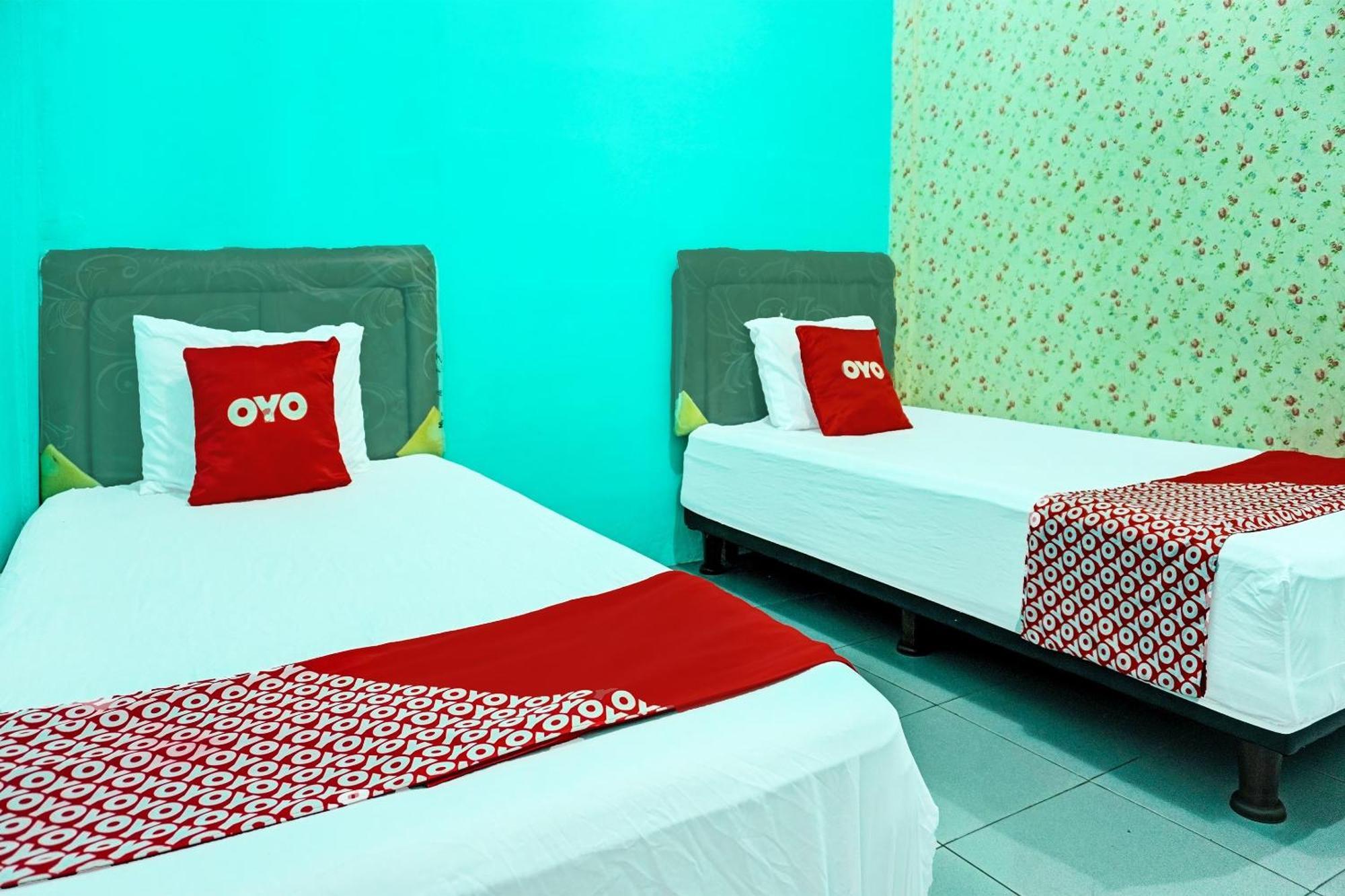 Oyo 91731 Home Stay Elis Cateliya Syariah Karawang Exterior photo