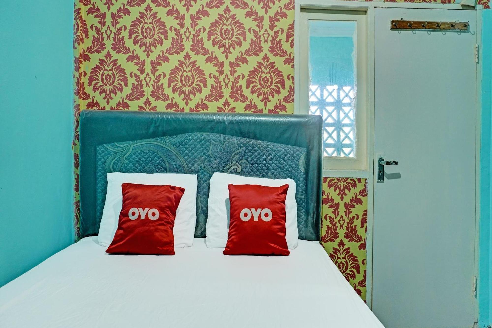 Oyo 91731 Home Stay Elis Cateliya Syariah Karawang Exterior photo